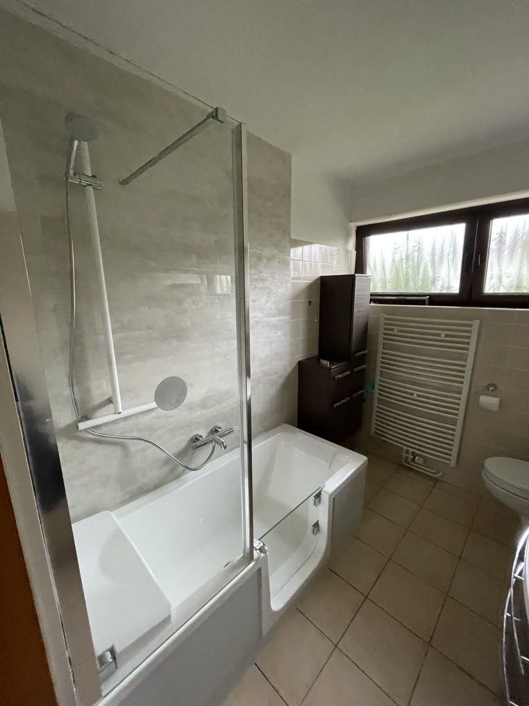 Barrierefreundliche Badewanne
