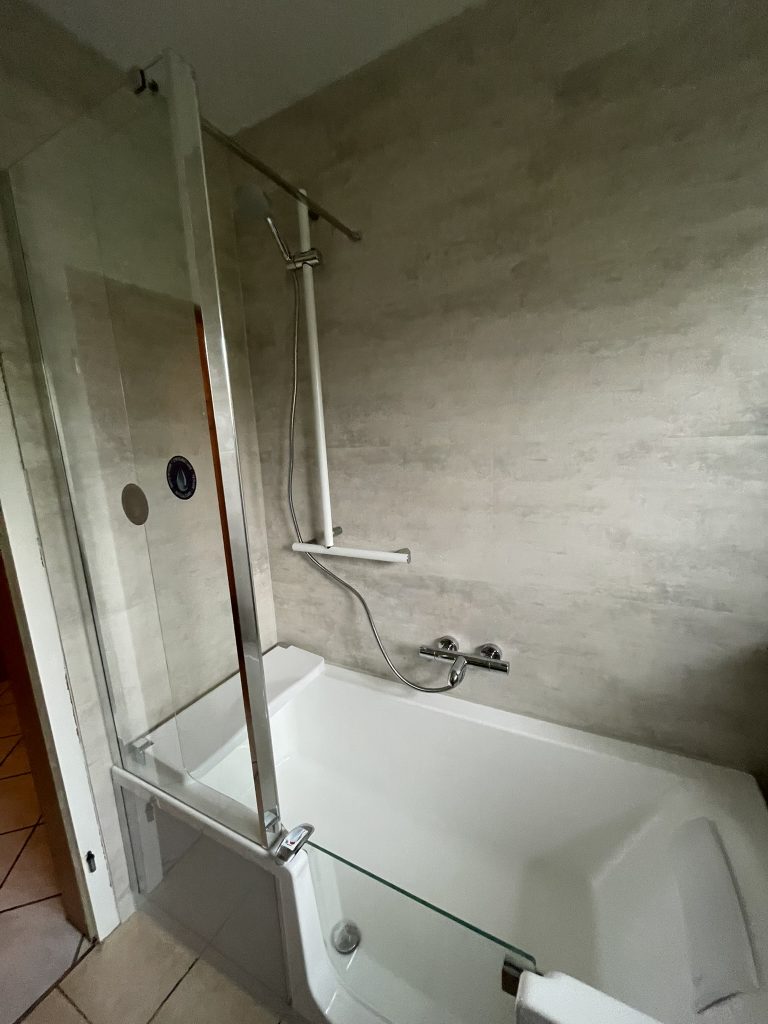 Barrierefreundliche Badewanne