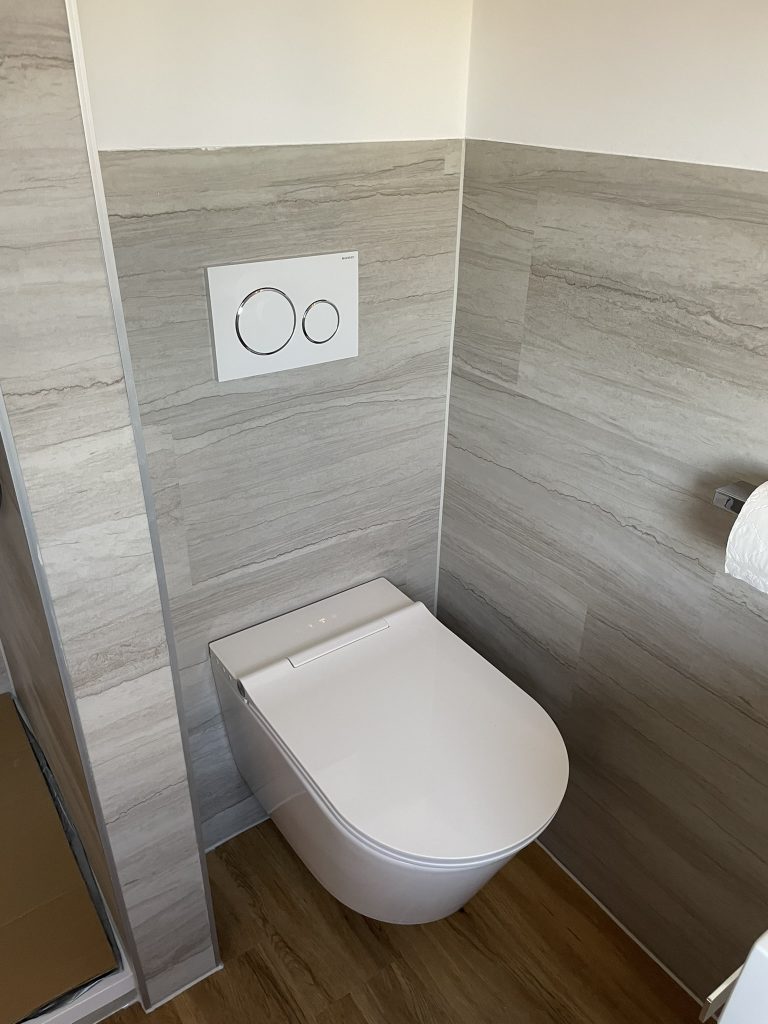 Badezimmer Grau/Holz