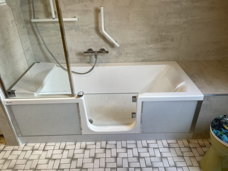 Barrierefreundliche Badewanne